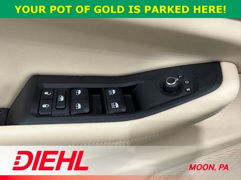 Used 2025 Jeep Grand Cherokee Limited w/ Black Appearance Package image 23