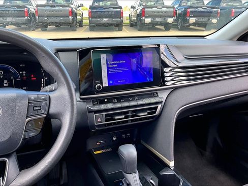 Used 2025 Toyota Camry LE FWD image 7