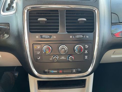 Used 2014 Dodge Grand Caravan SXT FWD image 26