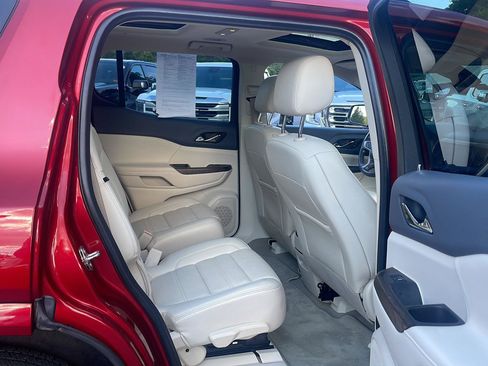 Used 2022 GMC Acadia Denali w/ Denali Ultimate Package AWD/4WD image 17