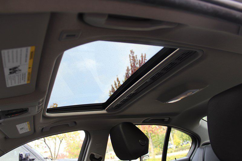 Used 2018 BMW 320i xDrive Sedan AWD/4WD image 23