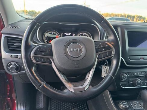 Used 2020 Jeep Cherokee Latitude w/ Cold Weather Group AWD/4WD image 12