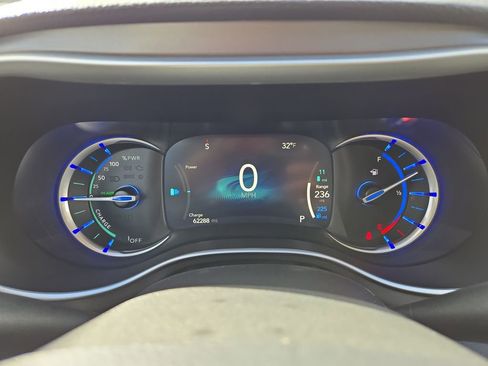 Used 2023 Chrysler Pacifica Touring-L FWD image 22