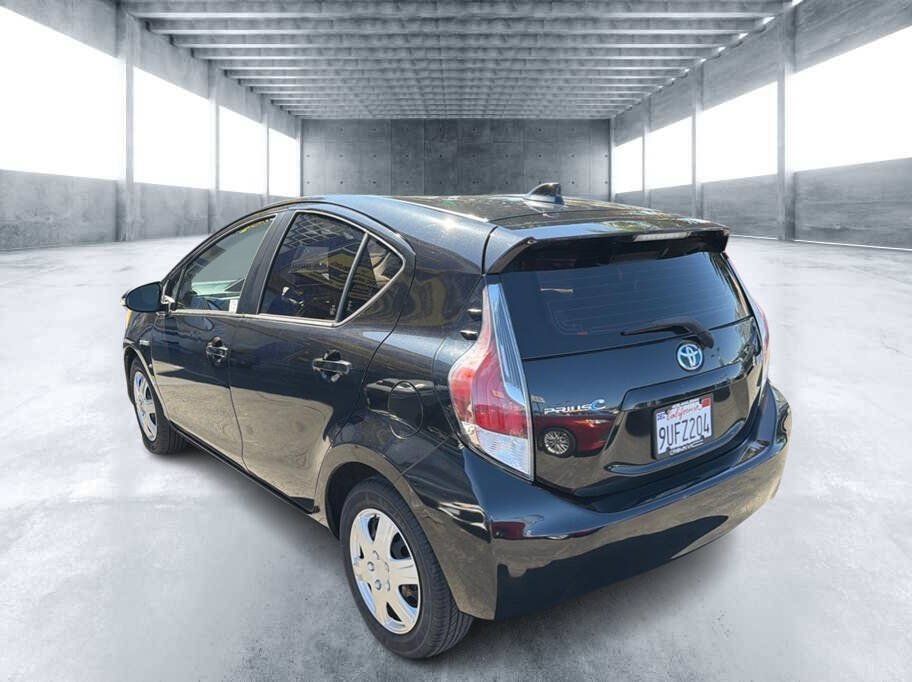 Used 2015 Toyota Prius C One FWD image 4