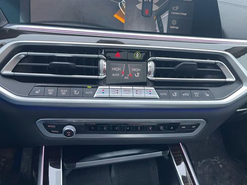 Used 2021 BMW X7 xDrive40i w/ Premium Package image 10