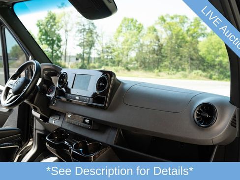 Used 2022 Mercedes-Benz Sprinter 2500 w/ Parking Package image 41