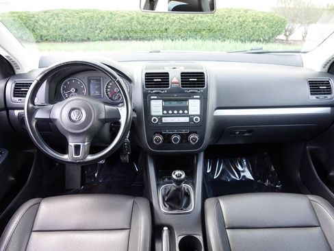 Used 2010 Volkswagen Jetta Limited Edition FWD image 3