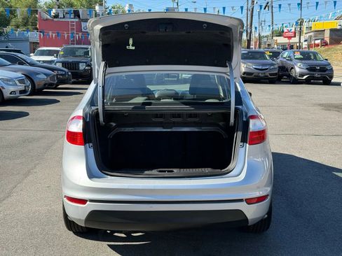 Used 2015 Ford Fiesta SE image 9