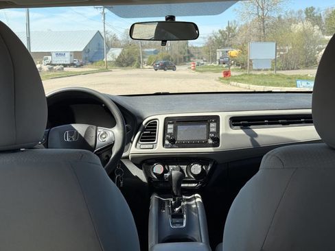 Used 2020 Honda HR-V LX image 18