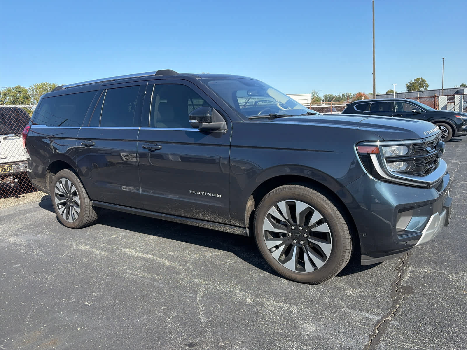 Used 2025 Ford Expedition Max Platinum w/ Driver's Package AWD/4WD image 3