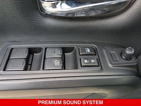 Used 2019 Nissan Titan SL w/ Midnight Edition AWD/4WD image 12