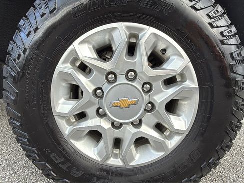 Used 2024 Chevrolet Silverado 2500 LT image 34