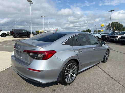 Used 2024 Honda Civic Touring image 4
