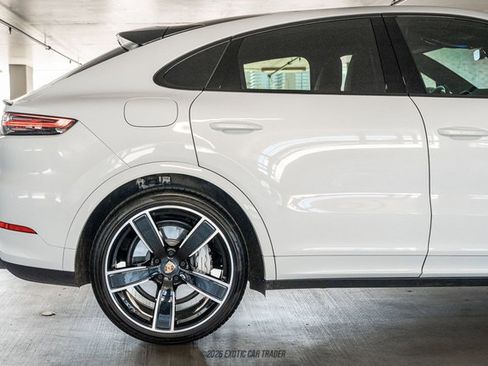 Used 2023 Porsche Cayenne Turbo AWD/4WD image 10