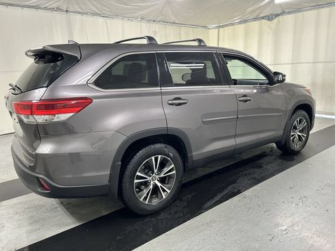 Used 2019 Toyota Highlander Plus AWD/4WD image 2