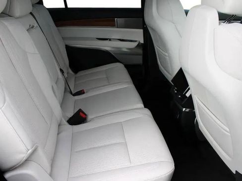 New 2026 Cadillac Vistiq Luxury image 24