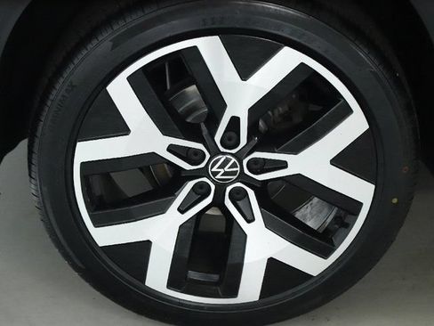 Certified 2023 Volkswagen Taos SEL AWD/4WD image 12