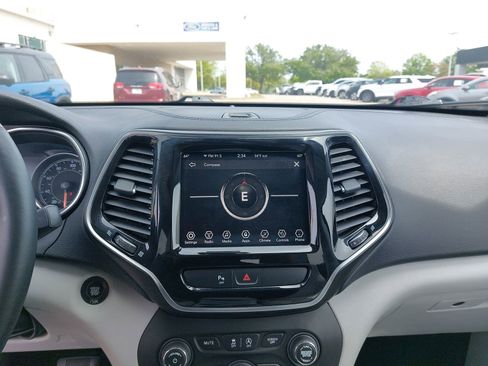 Used 2019 Jeep Cherokee Limited w/ Trailer Tow Group image 24