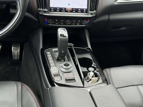 Used 2022 Maserati Levante Modena image 19