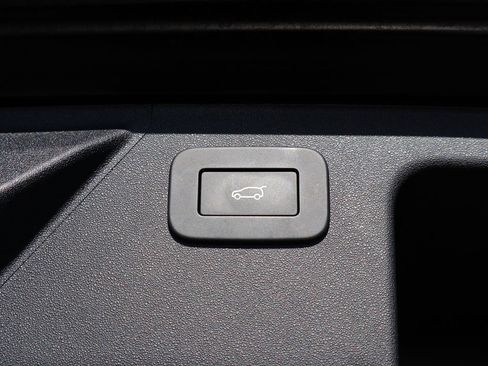 Certified 2025 Land Rover Discovery Sport Dynamic SE image 18