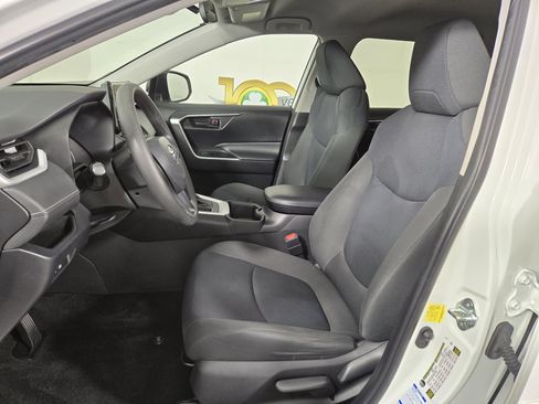Used 2022 Toyota RAV4 LE AWD/4WD image 11
