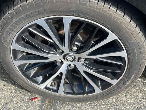 Used 2018 Toyota Camry SE FWD image 17