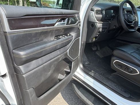 Used 2024 Jeep Wagoneer 4WD w/ Premium Group I image 14