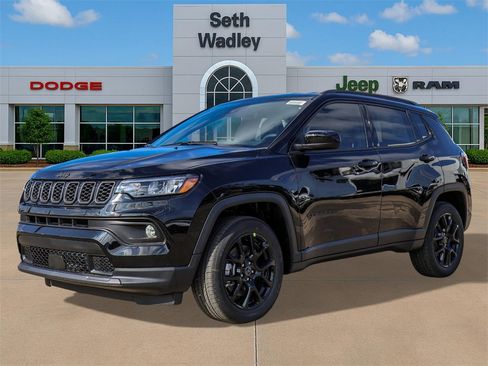 New 2026 Jeep Compass Latitude image 3