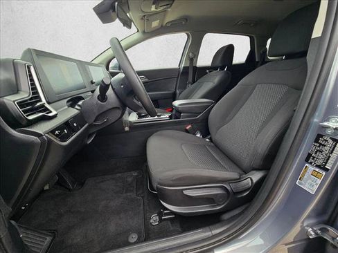 Used 2025 Kia Sportage LX FWD image 15