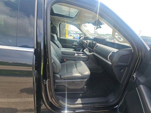 Used 2025 Ford Expedition Active image 8