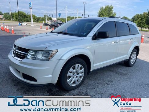 Used 2018 Dodge Journey SE w/ Connectivity Group FWD image 1