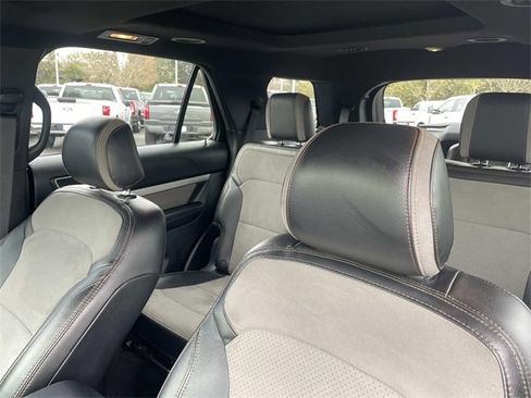 Certified 2017 Ford Explorer XLT w/ Equipment Group 202A image 24