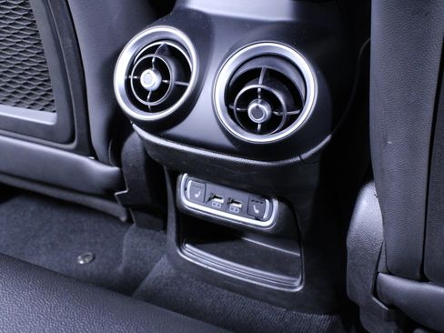 Used 2023 Alfa Romeo Stelvio Estrema image 19