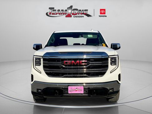 Used 2024 GMC Sierra 1500 SLT image 2