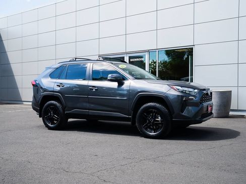 Used 2022 Toyota RAV4 XLE w/ XLE Grade Weather Package AWD/4WD image 28