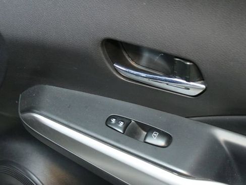 Used 2020 Nissan Kicks SR w/ SR Premium Package image 22