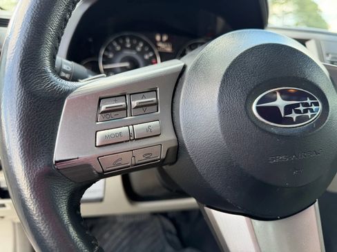 Used 2010 Subaru Outback 2.5i Limited image 15