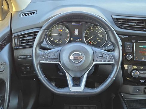 Used 2021 Nissan Rogue Sport SV image 16