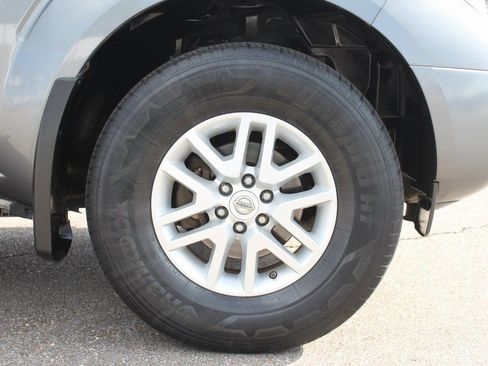 Used 2017 Nissan Frontier SV image 4