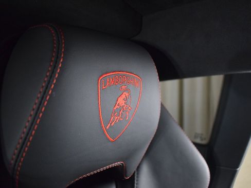 Used 2023 Lamborghini Huracan EVO image 38