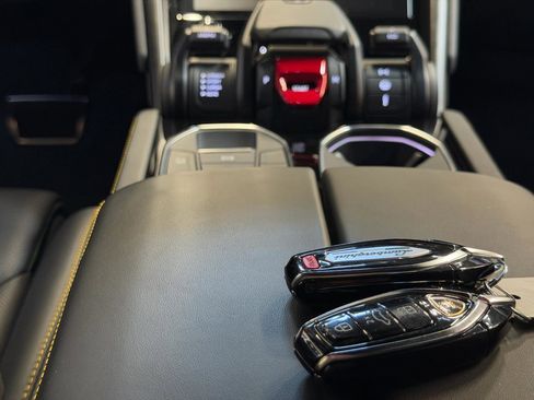 Used 2024 Lamborghini Urus S AWD/4WD image 13