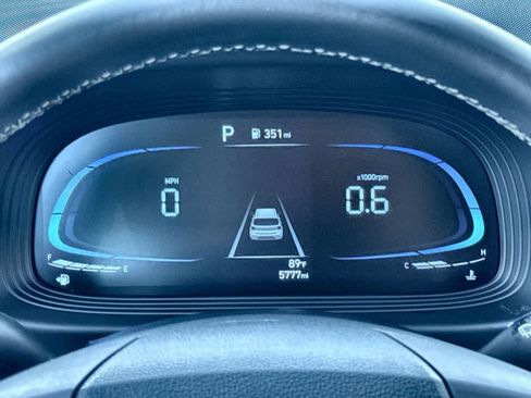 Used 2025 Hyundai Venue SEL FWD image 16