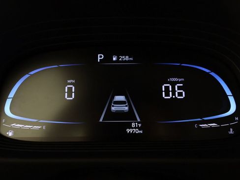 Certified 2024 Hyundai Venue SEL FWD image 34