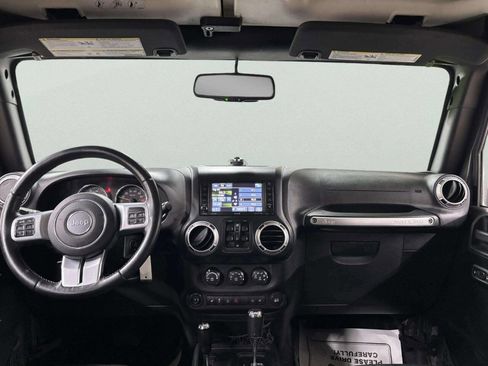 Used 2016 Jeep Wrangler Unlimited Rubicon image 25