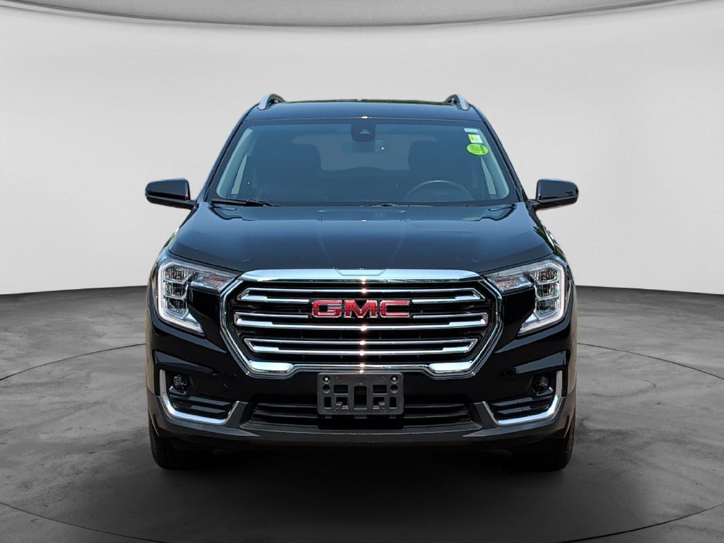 Used 2024 GMC Terrain SLT AWD/4WD image 2