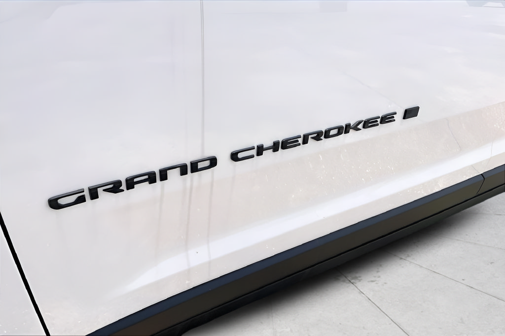 New 2026 Jeep Grand Cherokee Altitude RWD image 22