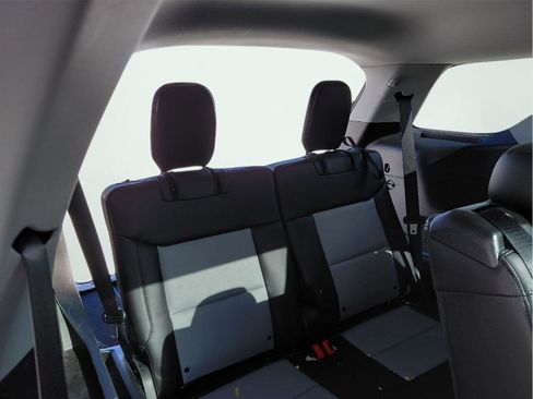 Used 2022 Ford Explorer XLT w/ Equipment Group 202A image 17