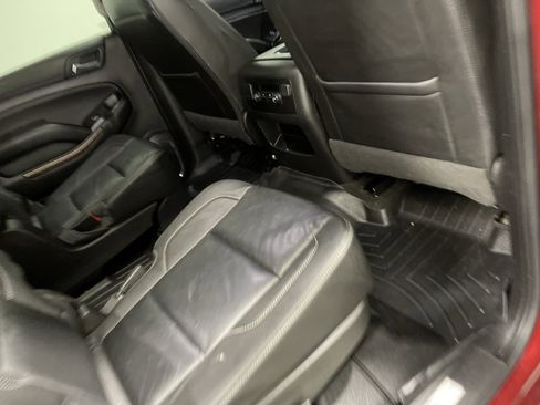 Used 2017 Chevrolet Suburban LT image 22
