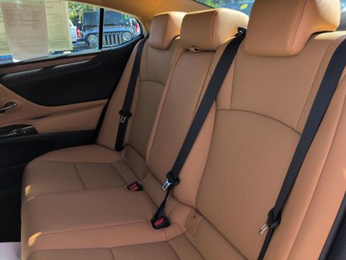 Used 2022 Lexus ES 350 w/ Premium Package FWD image 12