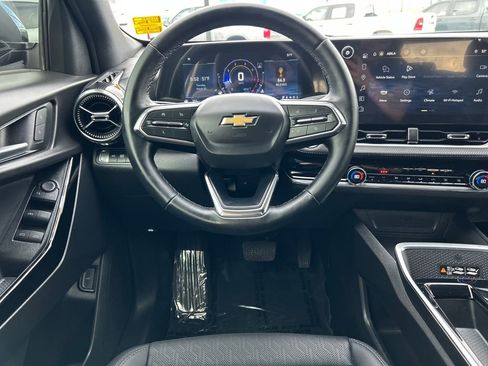 Used 2025 Chevrolet Equinox LT w/ Convenience Package II image 9